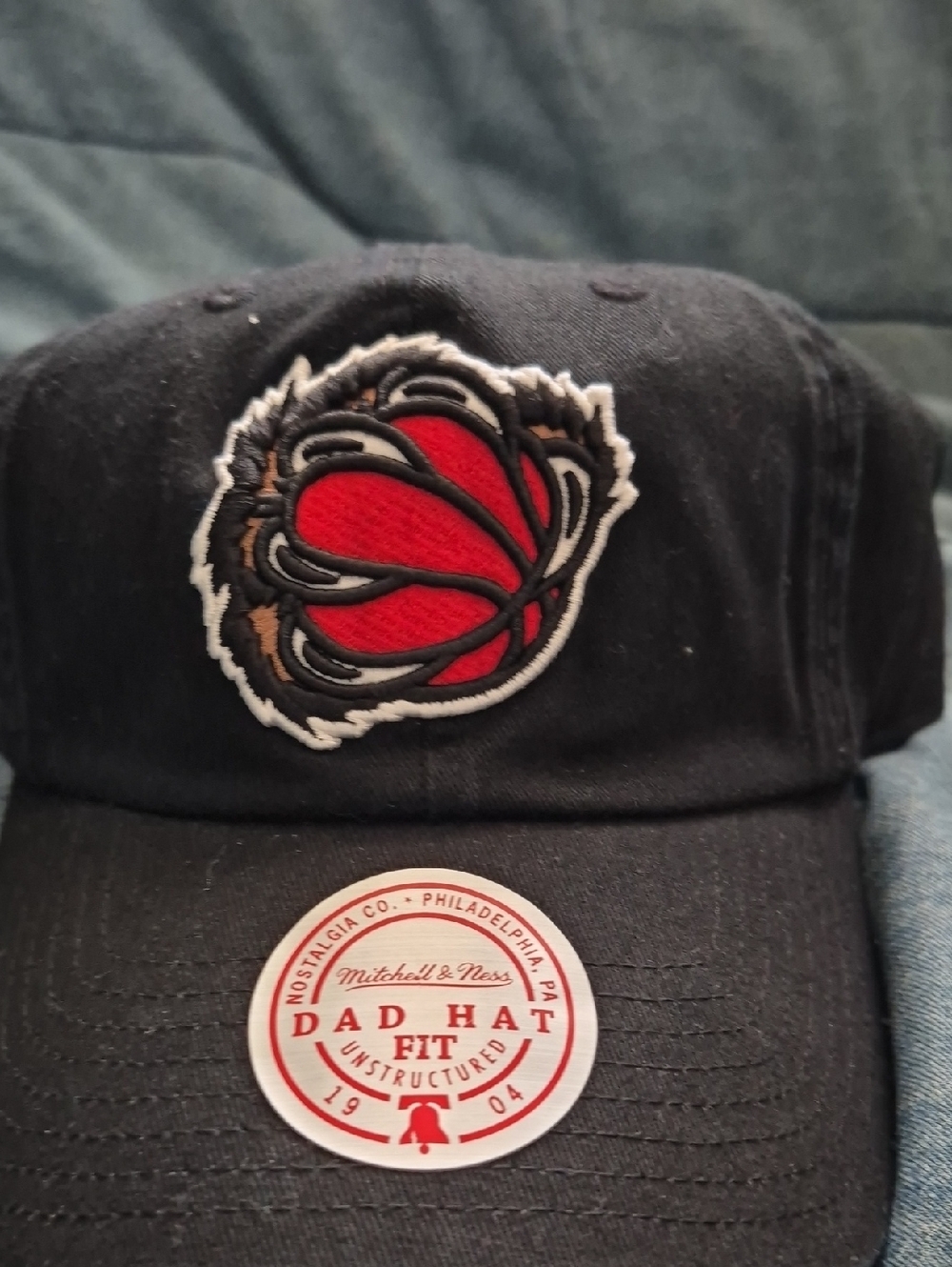 Mitchell & Ness Black Cap with Red Basketball Crest